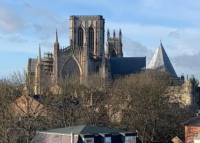 Betty's Minster View - 6 Twins Or 3 Superkings -central With Free Parking