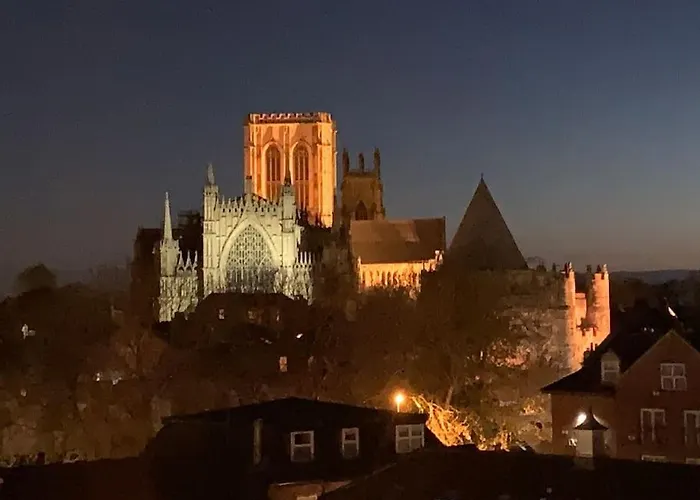 Appartamento Betty's Minster View - 6 Twins Or 3 Superkings -central With Free Parking York