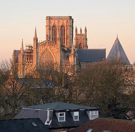 Betty's Minster View - 6 Twins Or 3 Superkings -central With Free Parking York