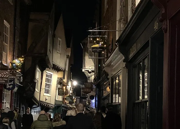 Betty's Minster View - 6 Twins Or 3 Superkings -central With Free Parking Appartamento