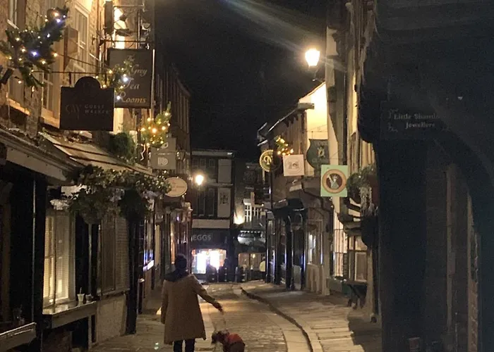 Appartamento Betty's Minster View - 6 Twins Or 3 Superkings -central With Free Parking *