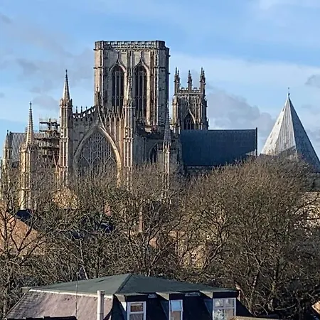 Betty's Minster View - 6 Twins Or 3 Superkings -central With Free Parking