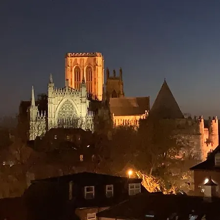 Lägenhet Betty's Minster View - 6 Twins Or 3 Superkings -central With Free Parking York