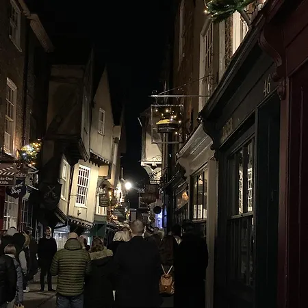 Betty's Minster View - 6 Twins Or 3 Superkings -central With Free Parking Lägenhet