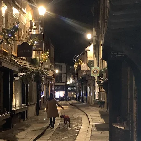 Apartmán Betty's Minster View - 6 Twins Or 3 Superkings -central With Free Parking *