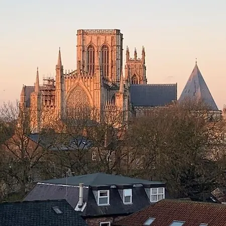 Betty's Minster View - 6 Twins Or 3 Superkings -central With Free Parking York