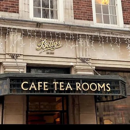 Betty's Minster View - 6 Twins Or 3 Superkings -central With Free Parking York