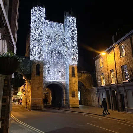 Betty's Minster View - 6 Twins Or 3 Superkings -central With Free Parking Lejlighed York